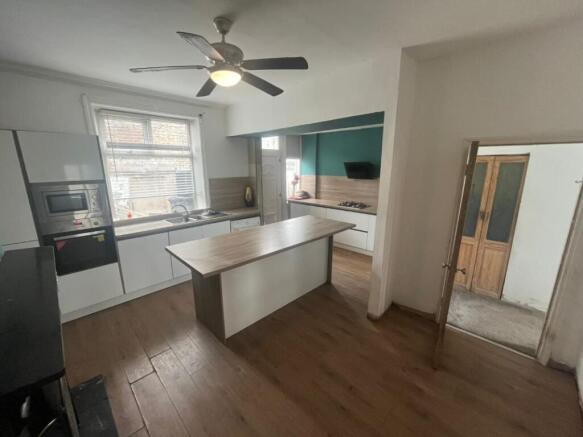 3 bed Terraced for sale Image 8