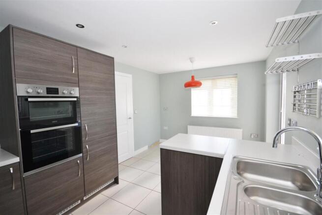 3 bed Semi-Detached for sale Image 5