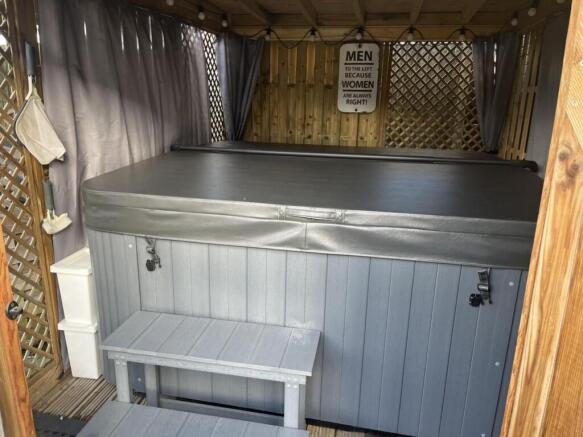 hot tub 1.jpg