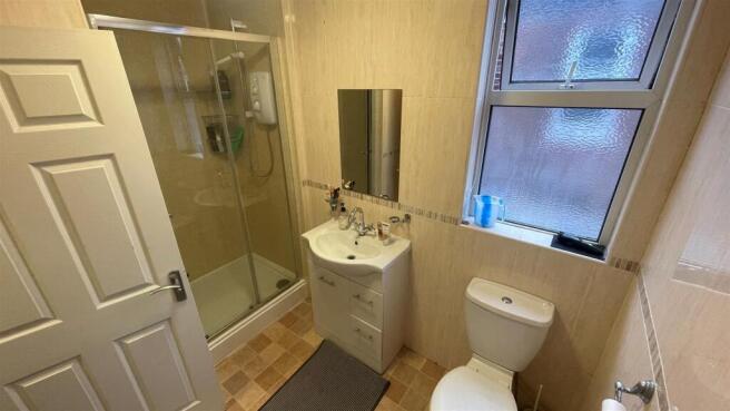 41 Heathcote Street  Shower Room 2.1.jpg