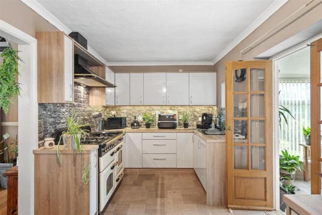 3 bed Semi-Detached for sale Image 6