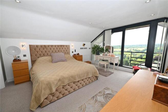4 bed Link Detached House for sale Image 9