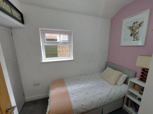 2 bed Ground Flat to rent Image 7