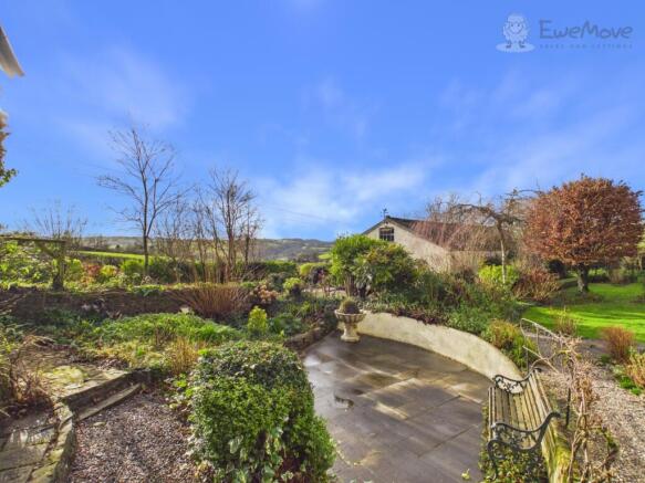 EWEMOVE TIVERTON - PATIO