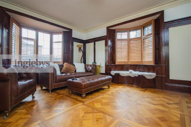 6 bed Detached for sale Image 5