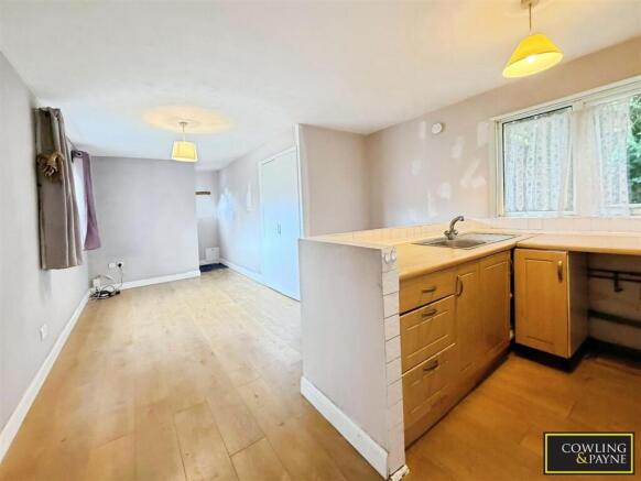 Runnymede Road, Stanford-Le-Hope photo 4