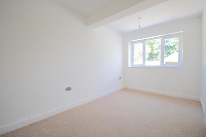 Bed 3 / dining room