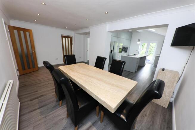 4 bed Semi-Detached for sale Image 4
