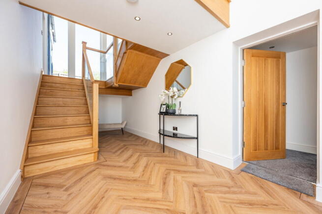 5 bed Detached for sale Image 5