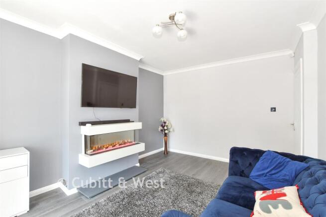 Lounge/ Dining Room