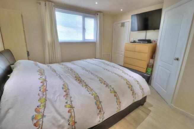 4 bed Detached for sale Image 10