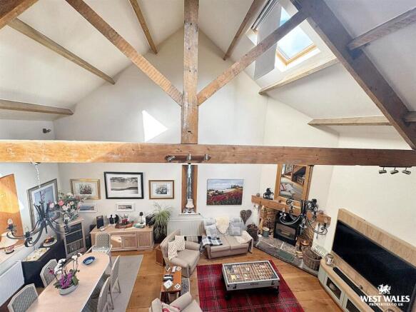 WhatsApp Image 2025-09-29 at 11.28.07 (2).jpg