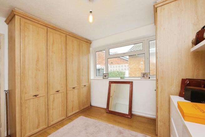 4 bed Bungalow for sale Image 12