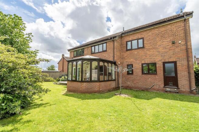 5 bed Detached for sale Image 4