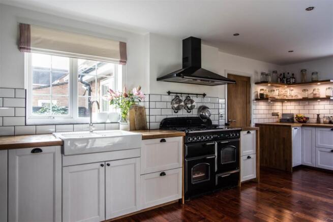 23.Kitchen1.jpg