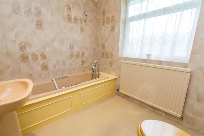 En-Suite Bathroom