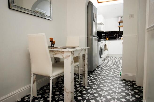 2 bed Apartment for sale Image 4
