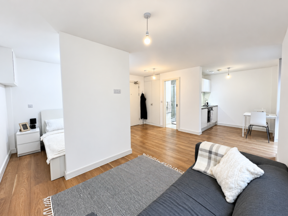 Studio flat on Apartment 94, Block B, One Wolstenholme Square, Liverpool, L1, £68,000