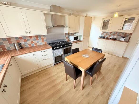 Kitchen/Breakfast Room