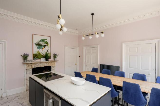 4 bed Town House for sale Image 6