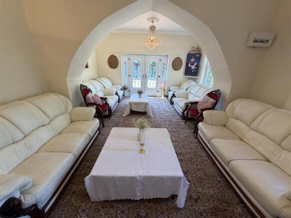 7 bed Semi-Detached for sale Image 5