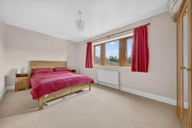4 bed Detached for sale Image 12