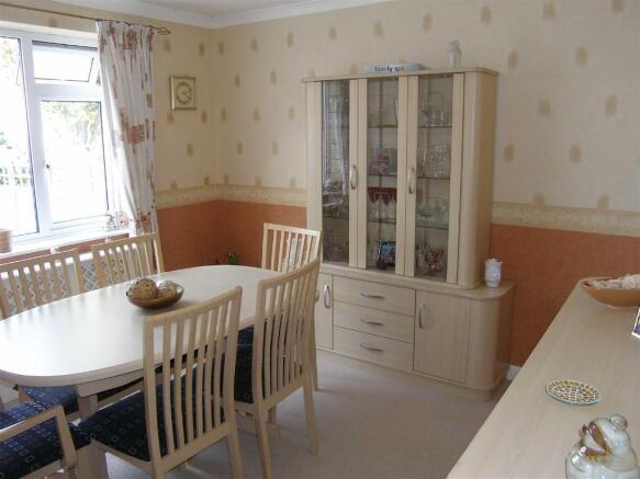 DINING ROOM: