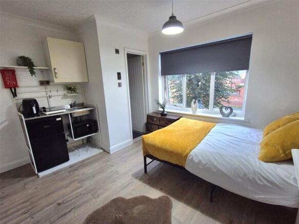 Bedroom/Kitchen