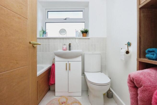 2 bed Semi-Detached Bungalow for sale Image 11