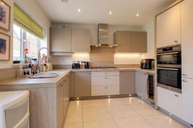 Kitchen / Ddiner