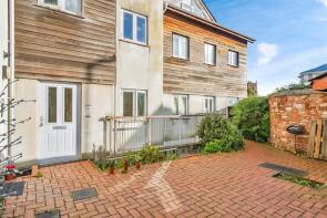 Flat 3, 102 Dove Court, Winner Street, Paignton TQ3 3BL