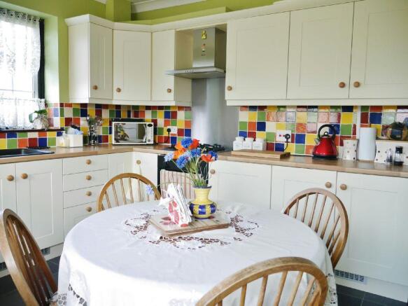 Kitchen Photo 2