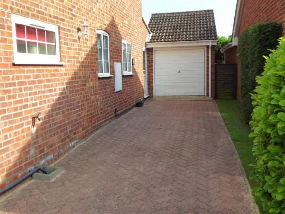 Garage & Parking