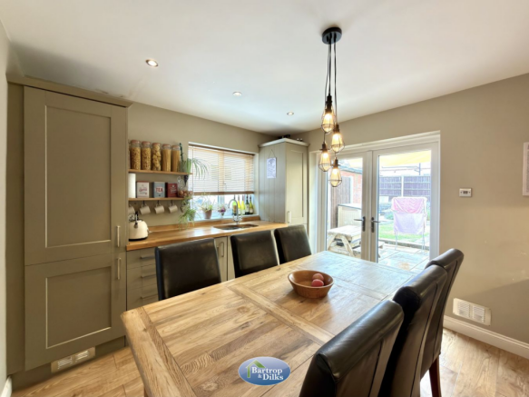 3 bed Semi-Detached for sale Image 8