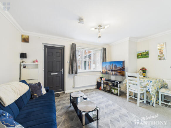 CAM03218G0-PR0796-STILL008