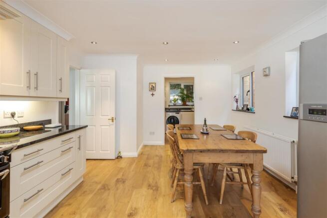 210923 - 22a Dunstable Street - 16.jpg