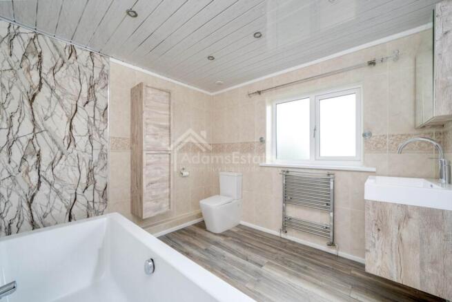 4 bed Detached for sale Image 10