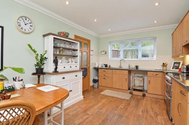 Kitchen1.jpg