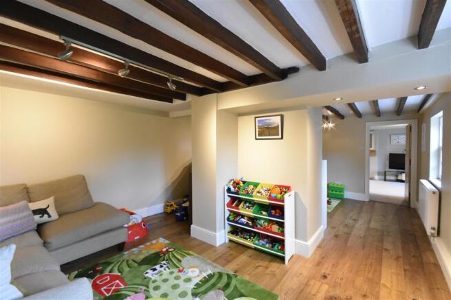 SITTING ROOM/PLAY ROOM