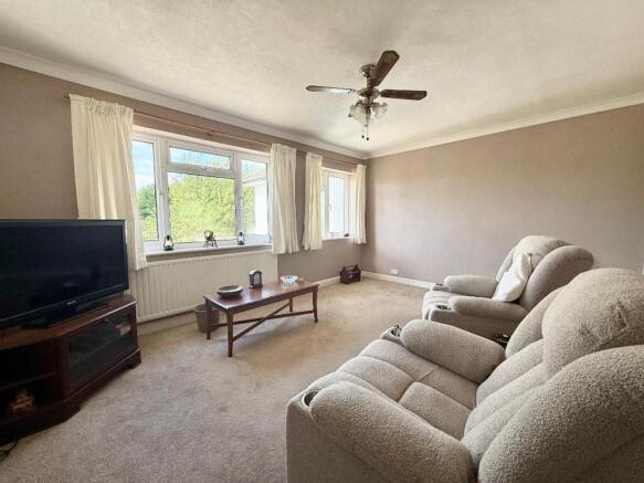 Hill Close, Luton, LU3 photo 4