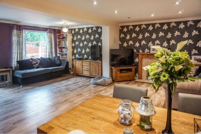Lounge/Dining Room