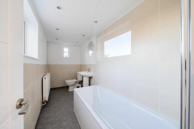 Bathroom W.C (1)