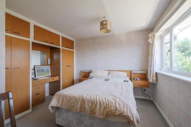 4 bed Detached for sale Image 11