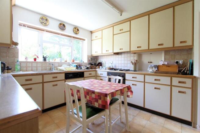 Kitchen 1.jpg