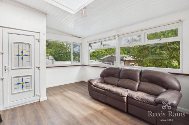 3 bed Semi-Detached to rent Image 5