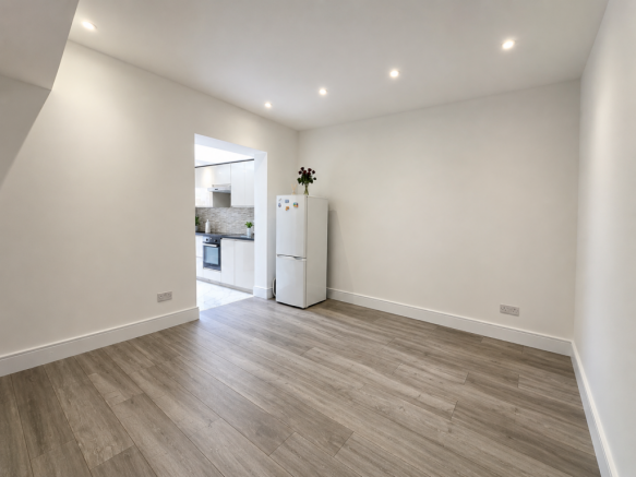 Oak Road, Erith, DA8 2NL photo 4