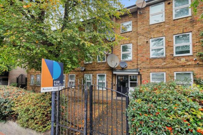 1-bed flat on Craven Park, London, NW10, £240,000
