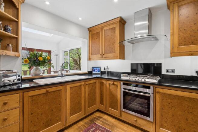 Whitelands Avenue, Chorleywood photo 4