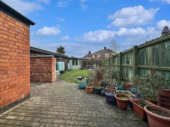 Well-Appointed Rear Garden 629