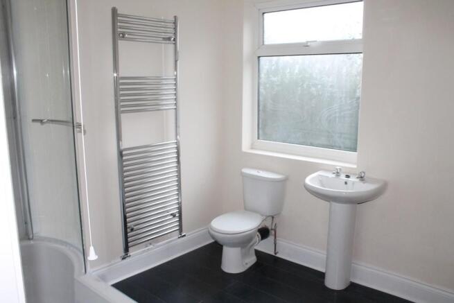 Bathroom (Main)